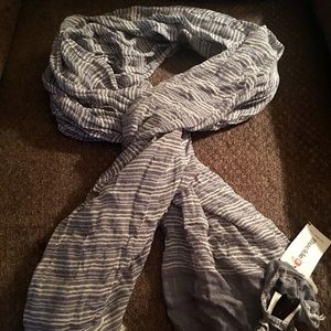 Brand New Buckle Scarf (grey & white).